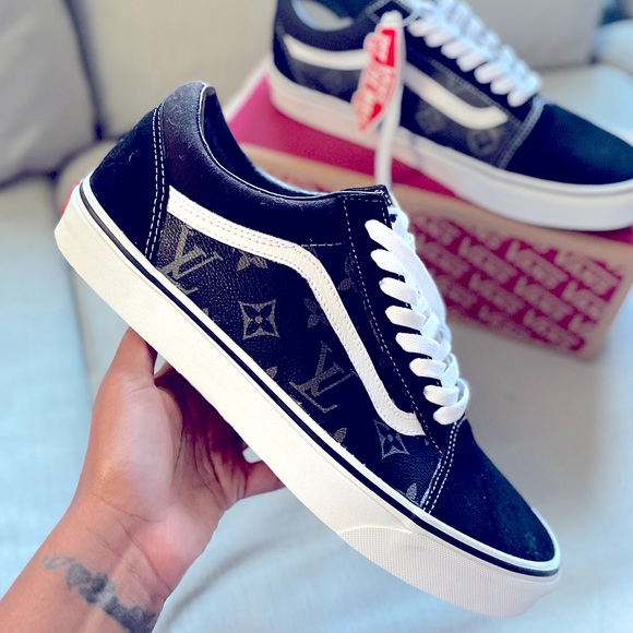 Custom Vans (M)
